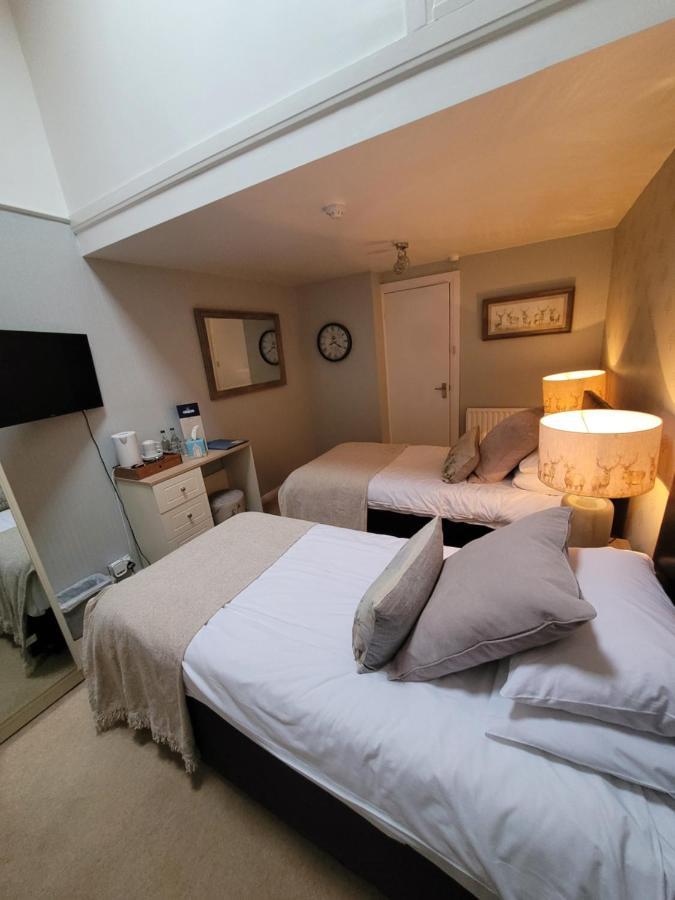 The Blue Bell Inn Weaverthorpe Eksteriør bilde