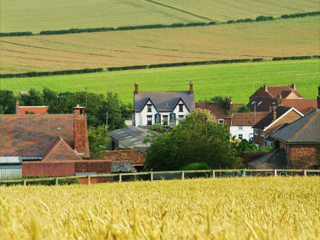 The Blue Bell Inn Weaverthorpe Eksteriør bilde